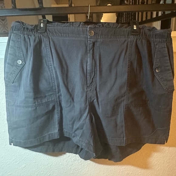 Old Navy High-Waisted Chino Shorts - Picture 2 of 9